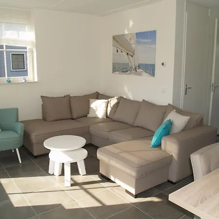Detached Near Amsterdam * أويتدام